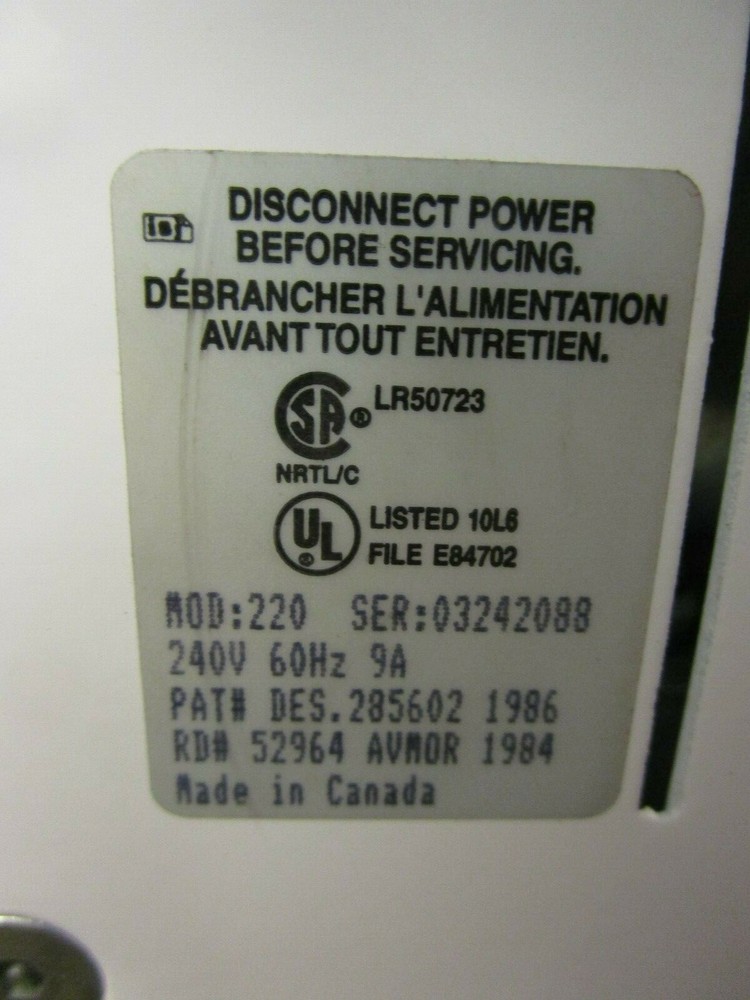 NOVA MATIK MODEL 220 WHITE SURFACE MOUNT AUTOMATIC HAND DRYER 240 VOLT 9 AMP