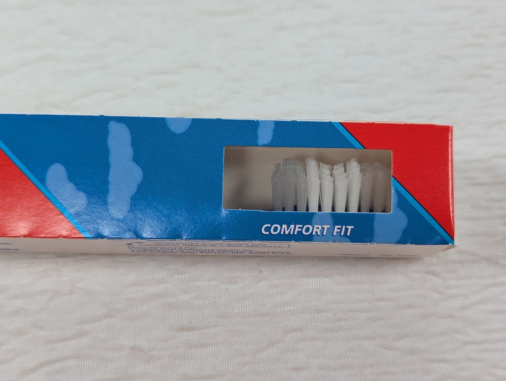 Colgate Wave - Toothbrushes - Adult - Assorted Colors - 12 Pack