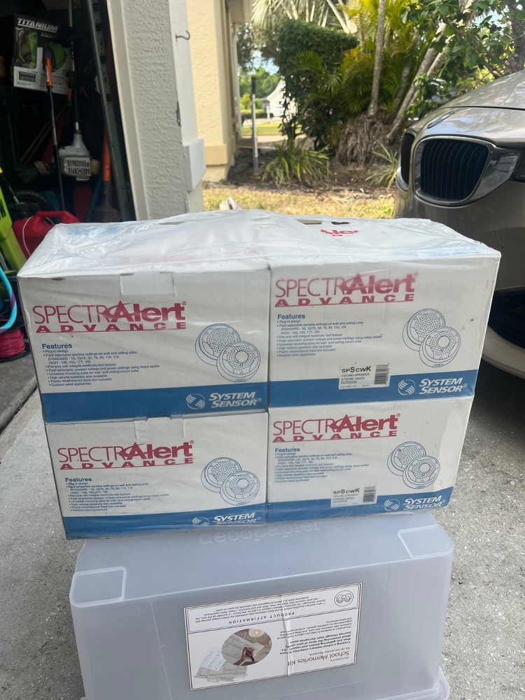 spscwk System Sensor white ceiling mount speaker/strobe New