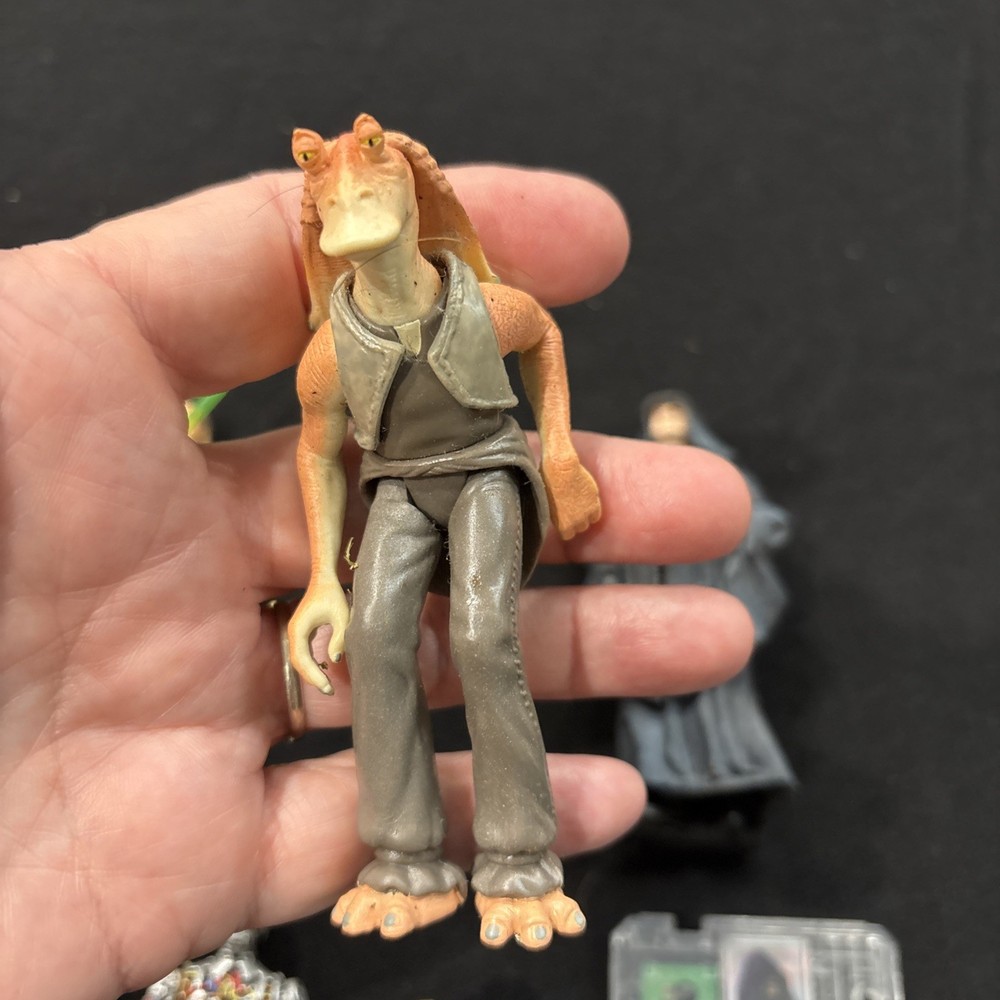 6 Star Wars Figurines & 3 CommTech Chips