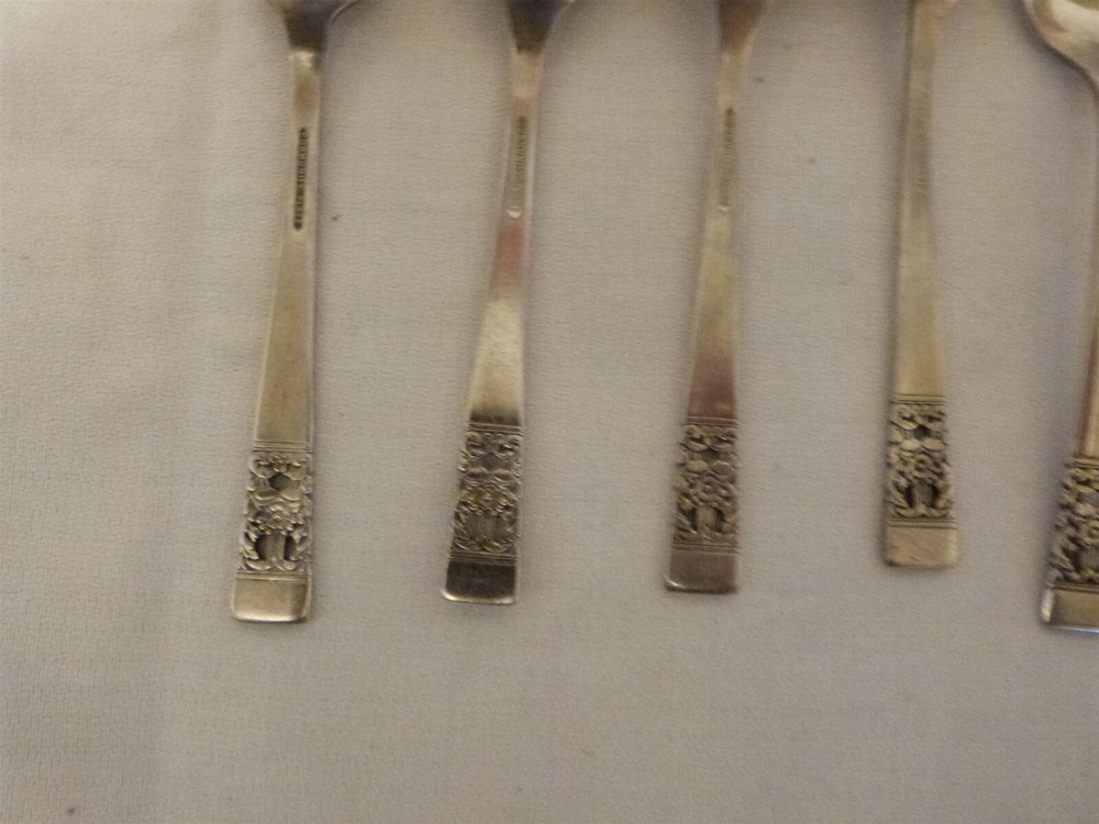 8 GORGEOUS Community Plate CORONATION Flatware TEASPOONS 6.12"