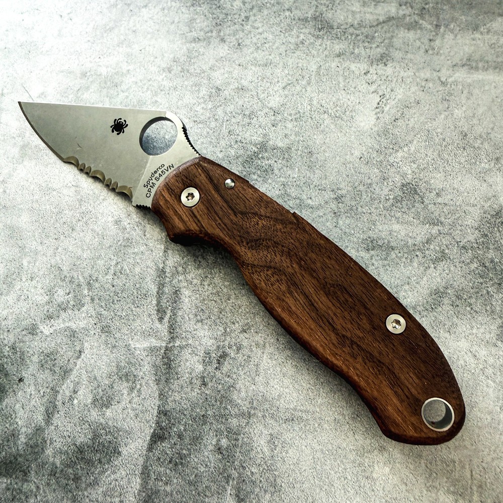 Smooth walnut scales for Spyderco Paramilitary 3