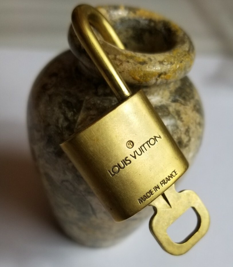 AUTHENTIC Louis Vuitton Lock And Key #305