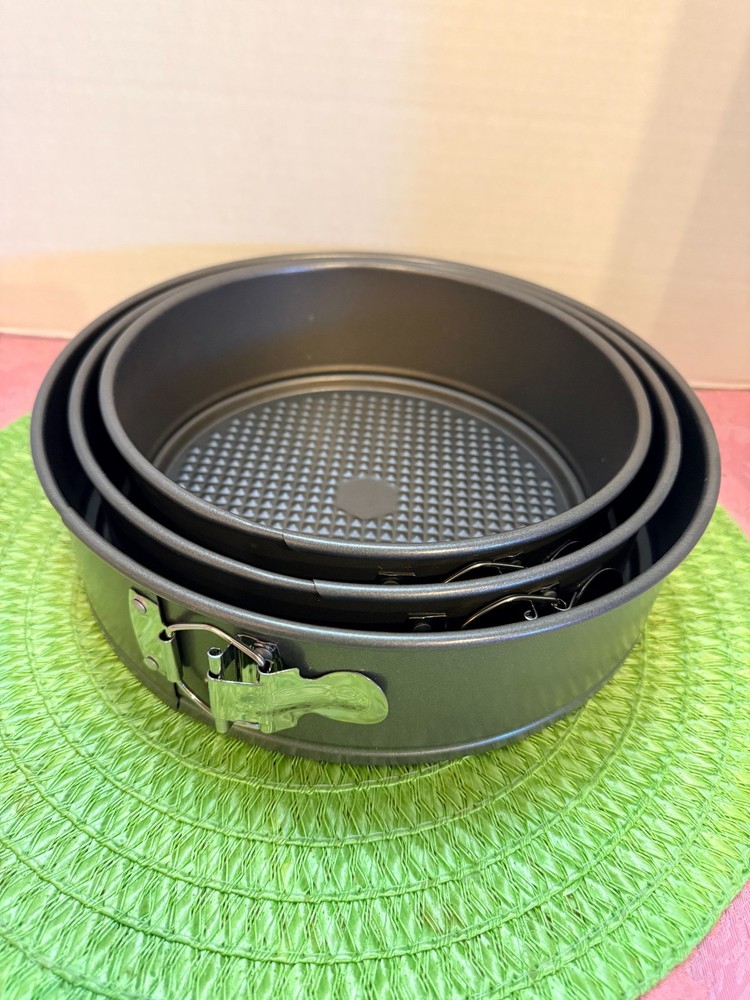 Three Piece Non Stick Spring Form Cake Pan Set Three Different Sizes