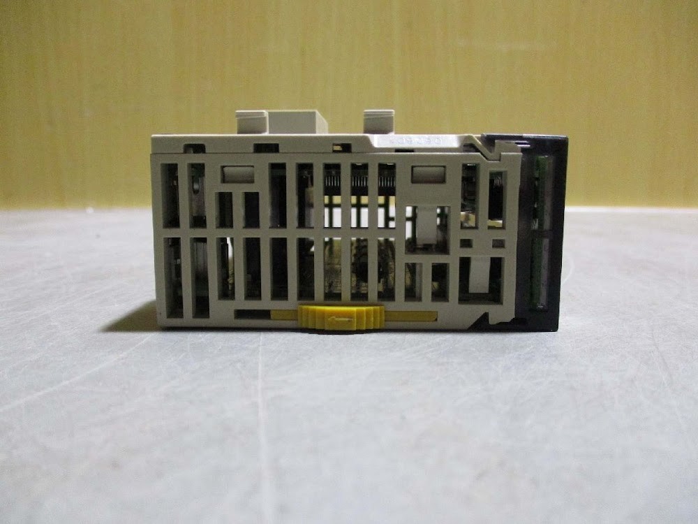 OMRON CJ1W-MD261 Input Output I/O Unit PLC USED