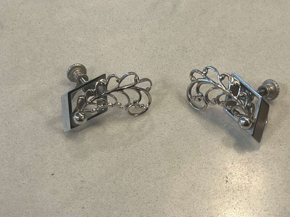 Vtg Silver Tone Screw Back Earrings Open Work Leaf Feather Set