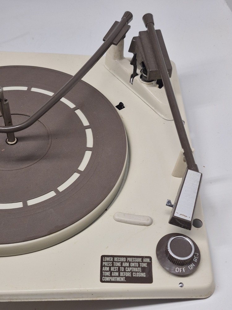Zenith Solid State Suitcase Turntable