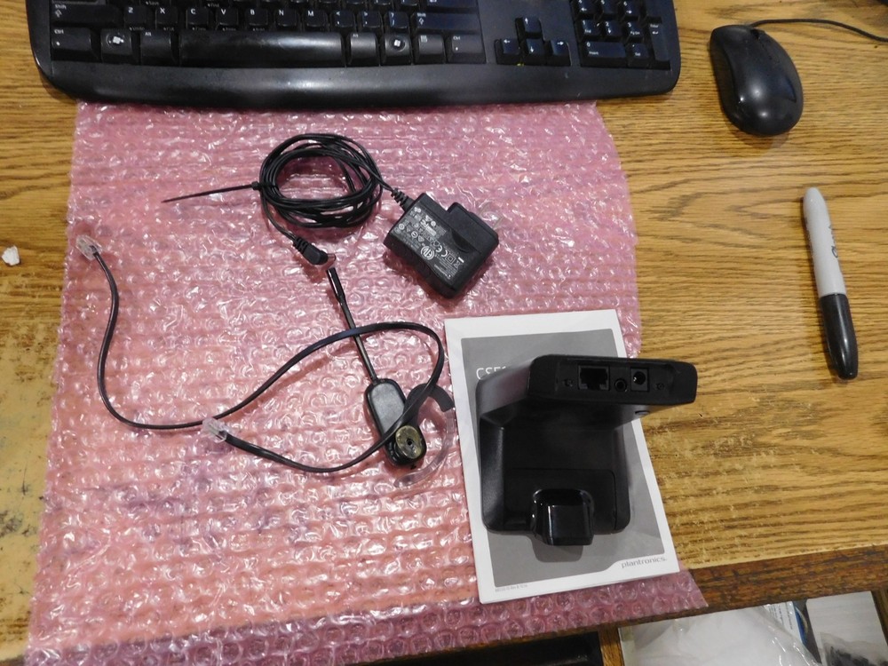 Plantronics Model: CS520 Headset Cradle with AC Adapter.