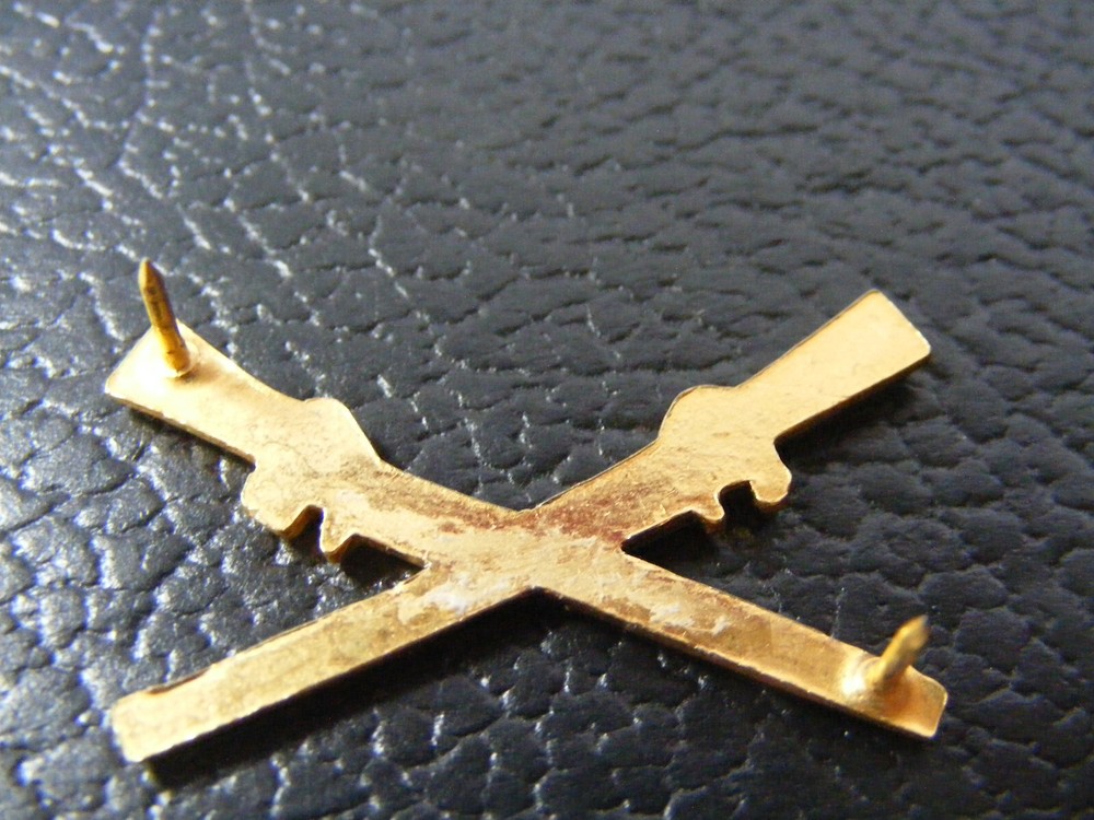 Pair infantry officers collar pins