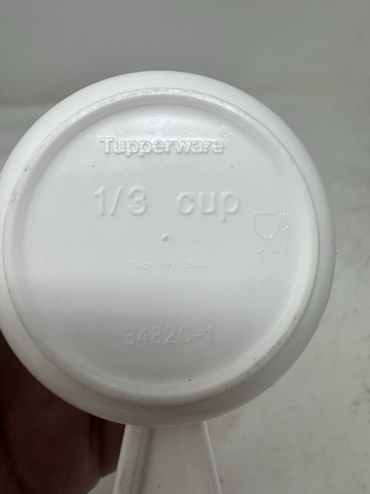 Tupperware Measuring Cups Set of 4 Stackable Curved Handle Double Spouts White