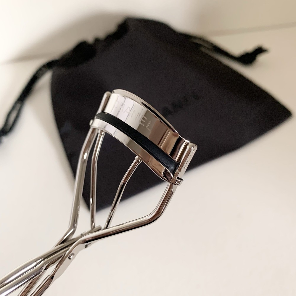 Chanel Eyelash Curler In Drawstring Dust Bag Pouch