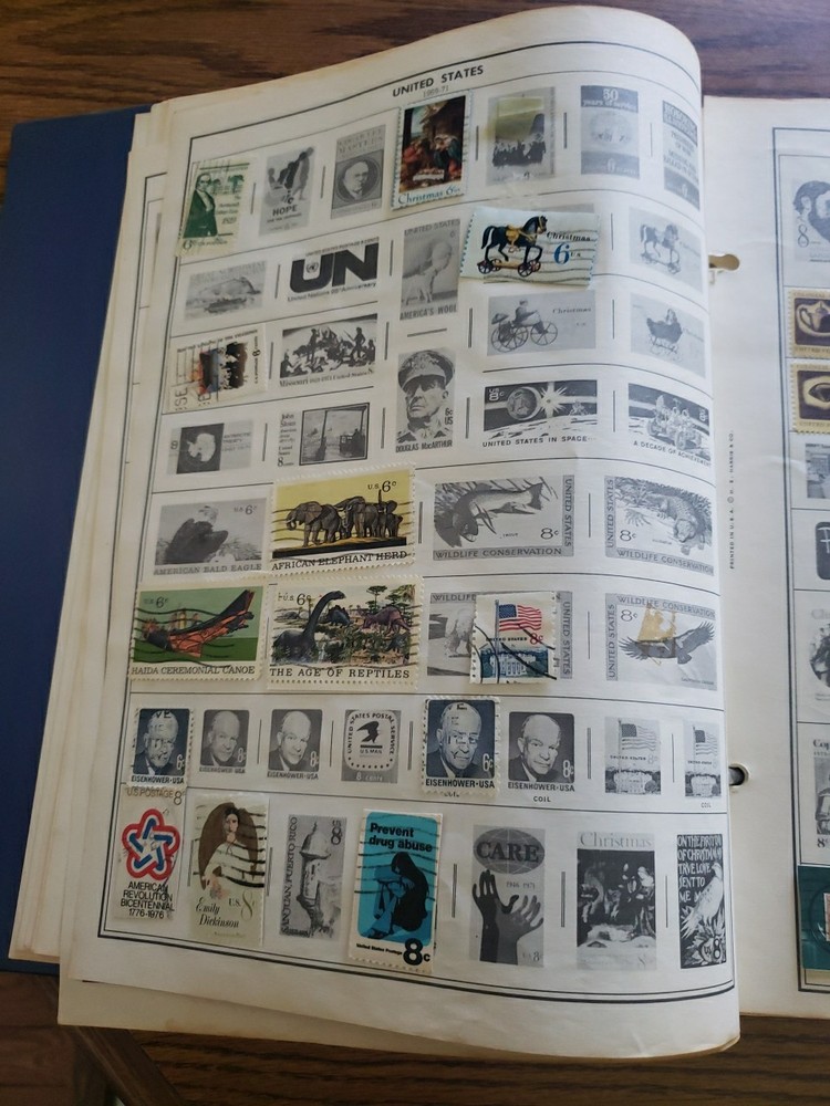 H.E.Harris Statesman Deluxe World Stamp Album with 120 Stamps Holds Up To 30,000