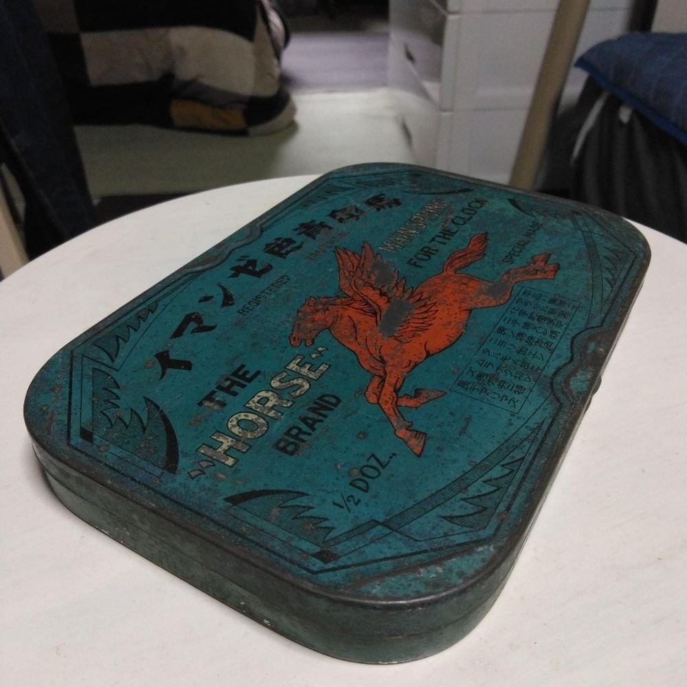Showa retro blue spring can tin case