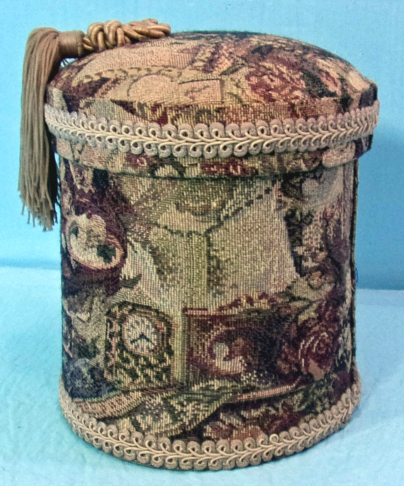 TAPESTRY CLOTH FABRIC COVERED OVAL STORAGE BOX w/PADDED LID & TASSEL