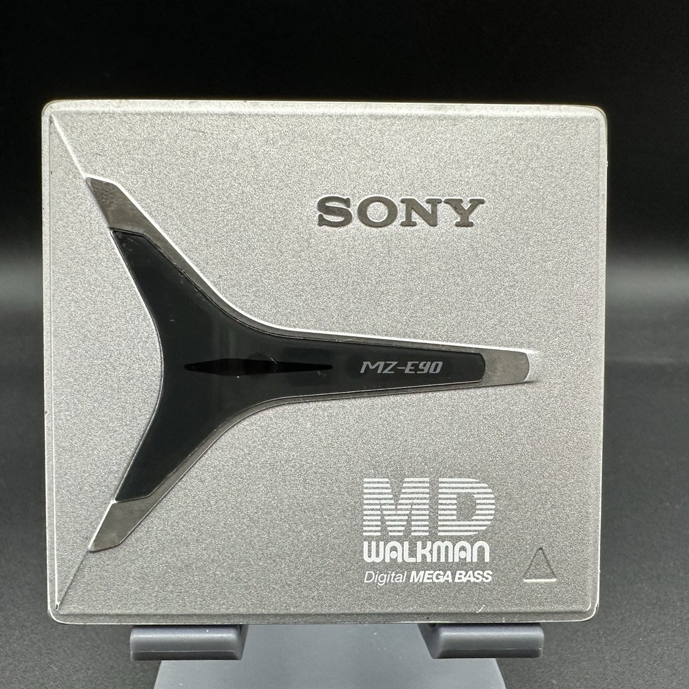 SONY MZ-E90 Minidisc Player Tested silver with Remote & AA Battery slider
