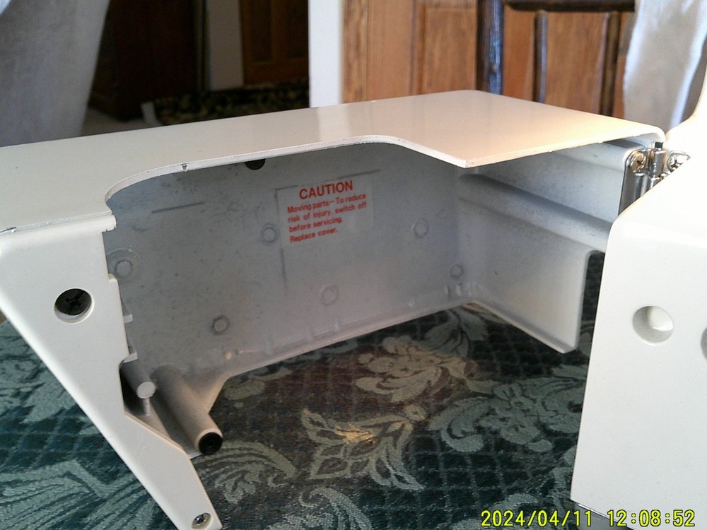 TOYOTA 6700 SEGER SEWING MACHINE (WORKING)