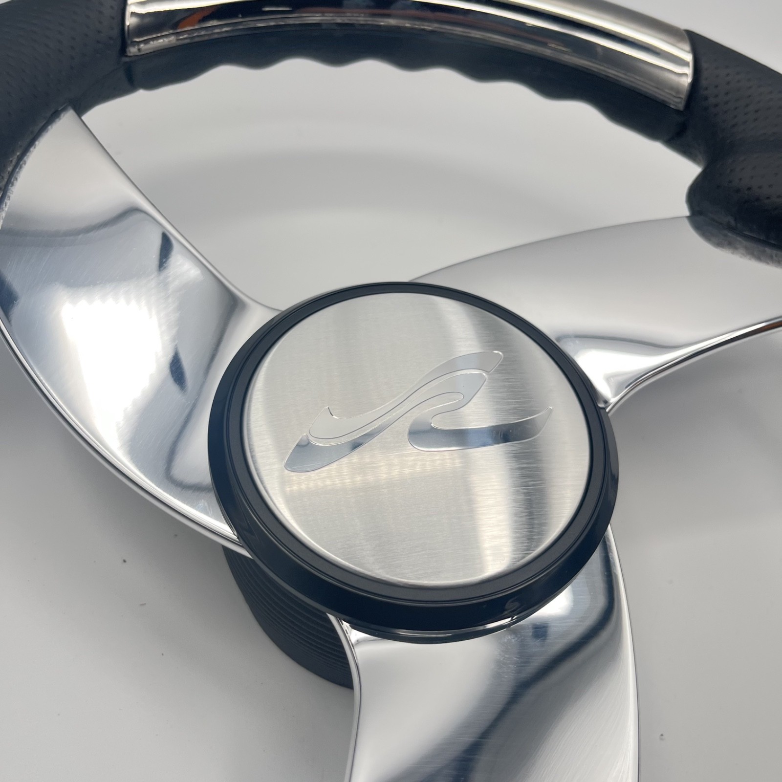 Model M533 Boat Steering Wheel Polished Alum Spoke KEYED HUB Urethane | Sea Ray