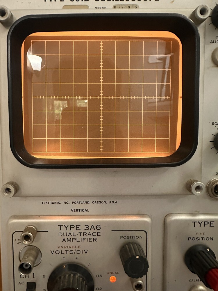 TEKTRONIX TYPE 561B OSCILLOSCOPE w/ TYPE 3A6, Type 3B4 READ…