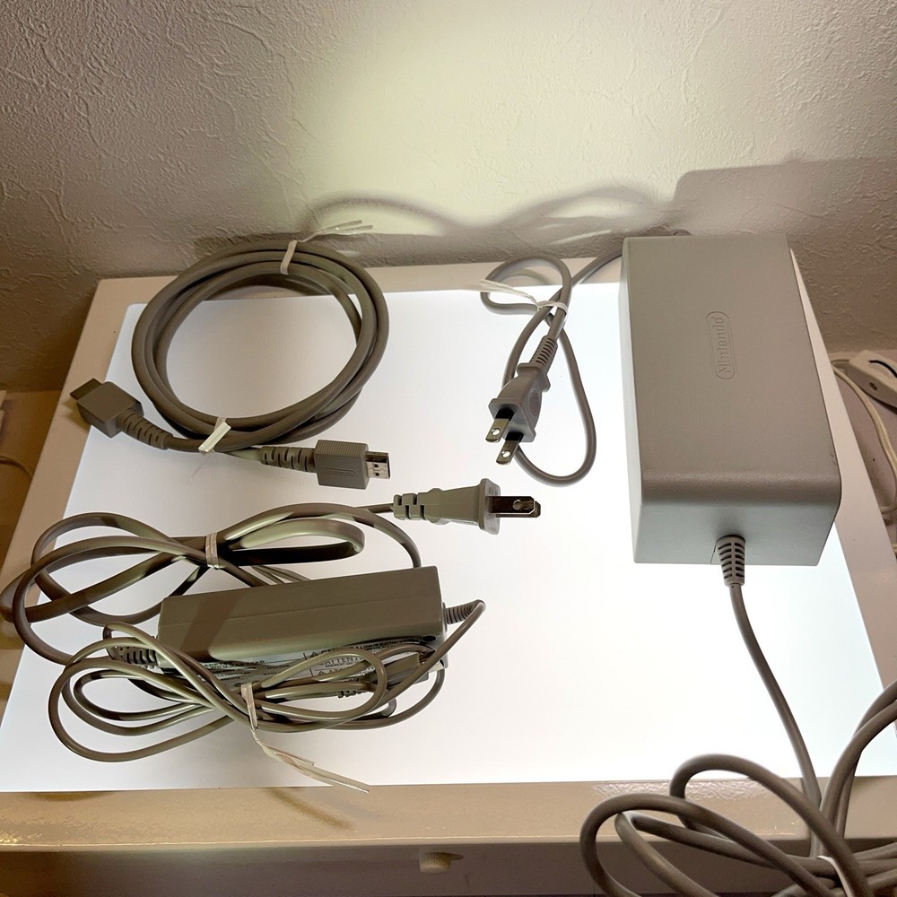 Nintendo WII U Bundle Set - Includes two handles and two controllers. Initialize