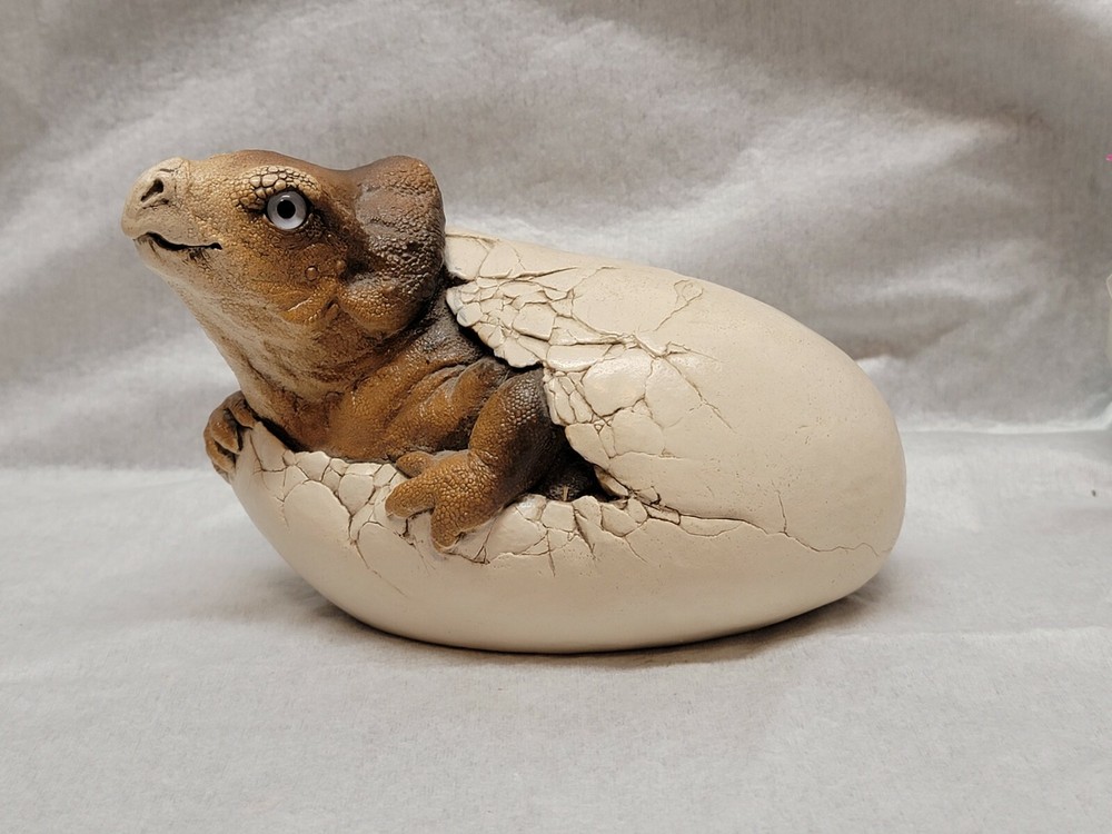 Windstone Editions Dinosaur Egg Hatching Triceratops Pena 1986 Figurine