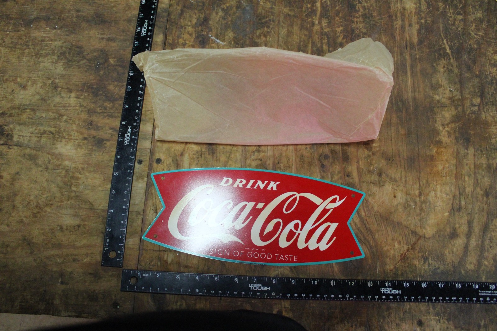 RARE 1950s DRINK COCA COLA TEAL BORDER FISHTAIL PAINTED METAL DEALER SIGN SODA