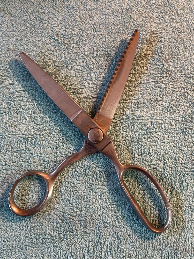 J Wiss & Sons Model C Pinking Shears Sewing Scissors VTG