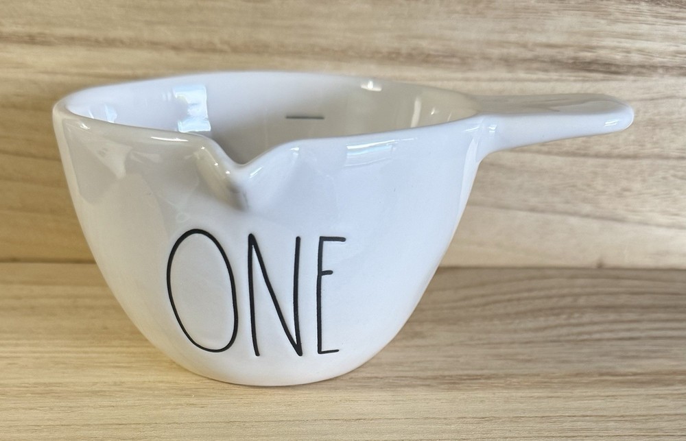 "Rae Dunn" 1 Cup Measuring Cup - A0108
