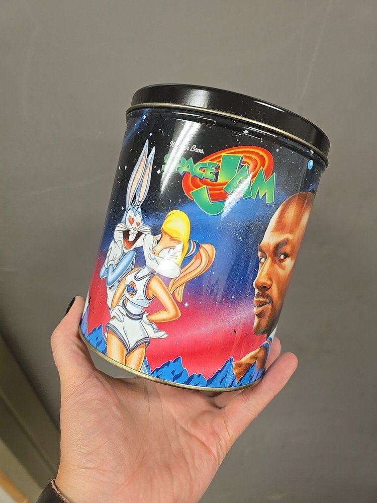 Michael Jordan Warner Bros. 1996 Space Jam Tin Nice!