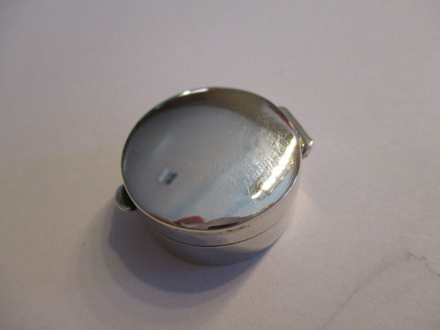 Sterling silver pill box round smooth solid silver 925 3/4 inch round small box