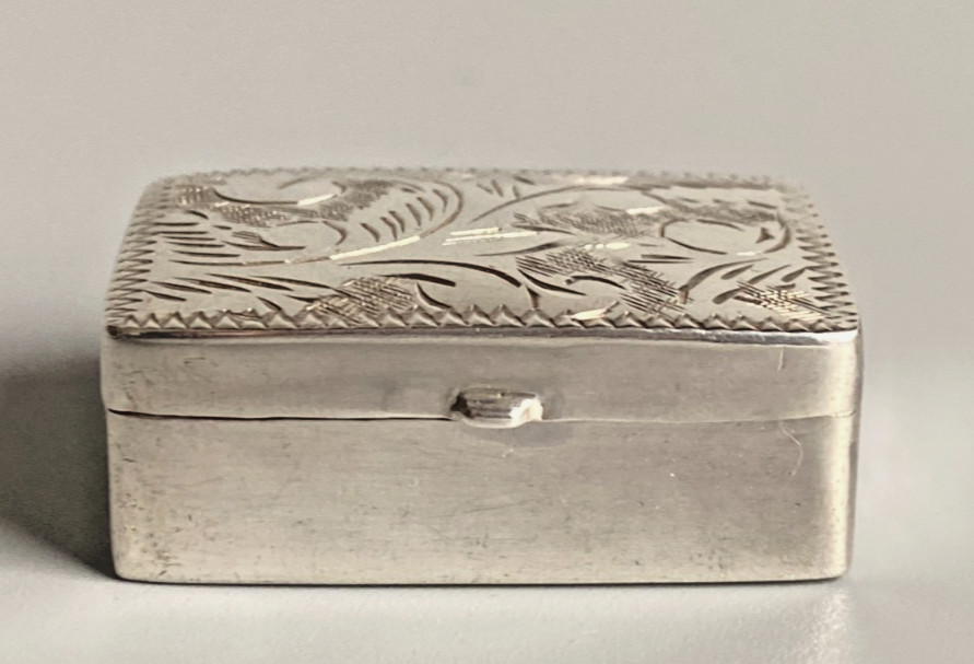 Vintage Mid Century Solid Silver Ornate Floral Scrollwork Hinged Snuff Pill Box