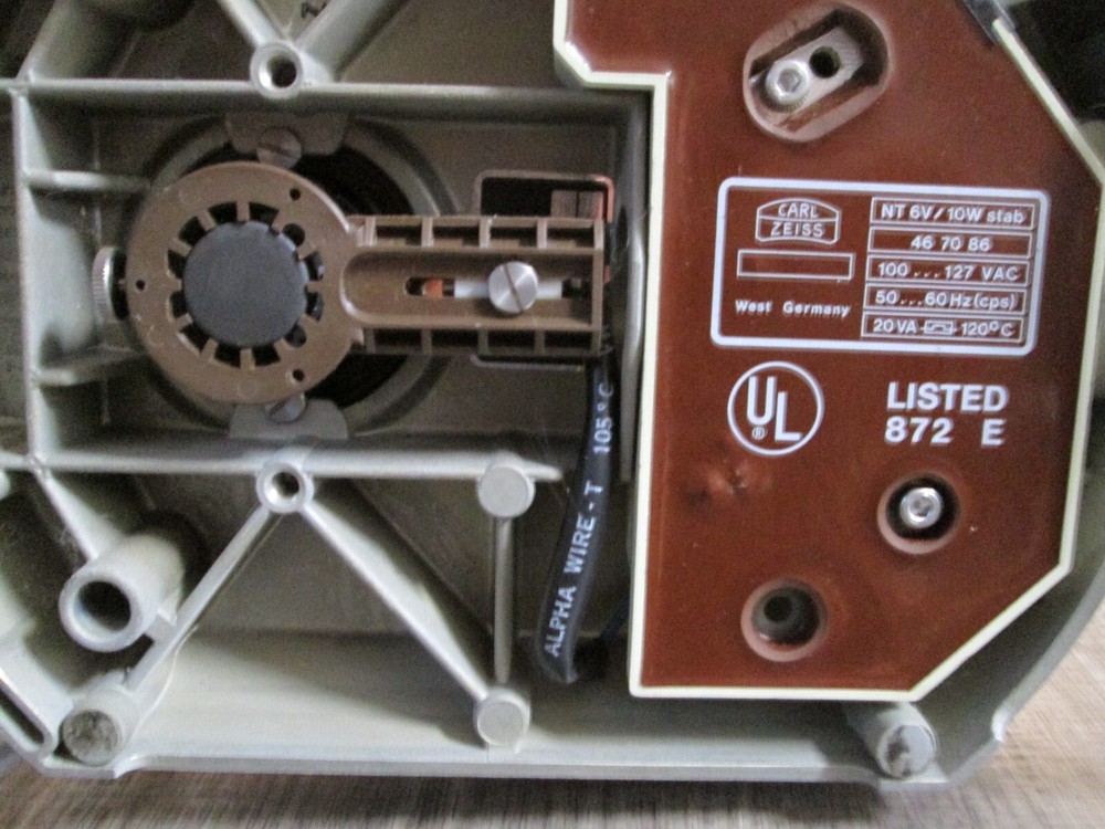 ZEISS 872 E Microscope .. Excellent condition .. Ready to go to work