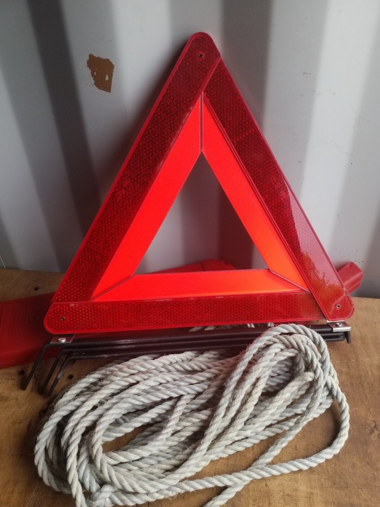 Car Warning Triangle Emergency Breakdown Reflective Foldable Sign Tow Rope