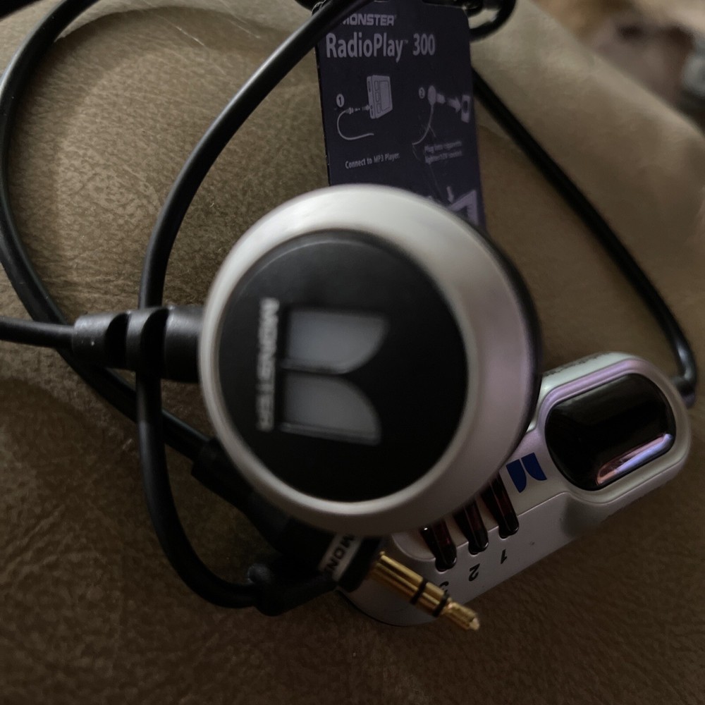 Monster &Mobile Portable Audio Radio Play 300 Wireless Car Stereo FM Transmitter