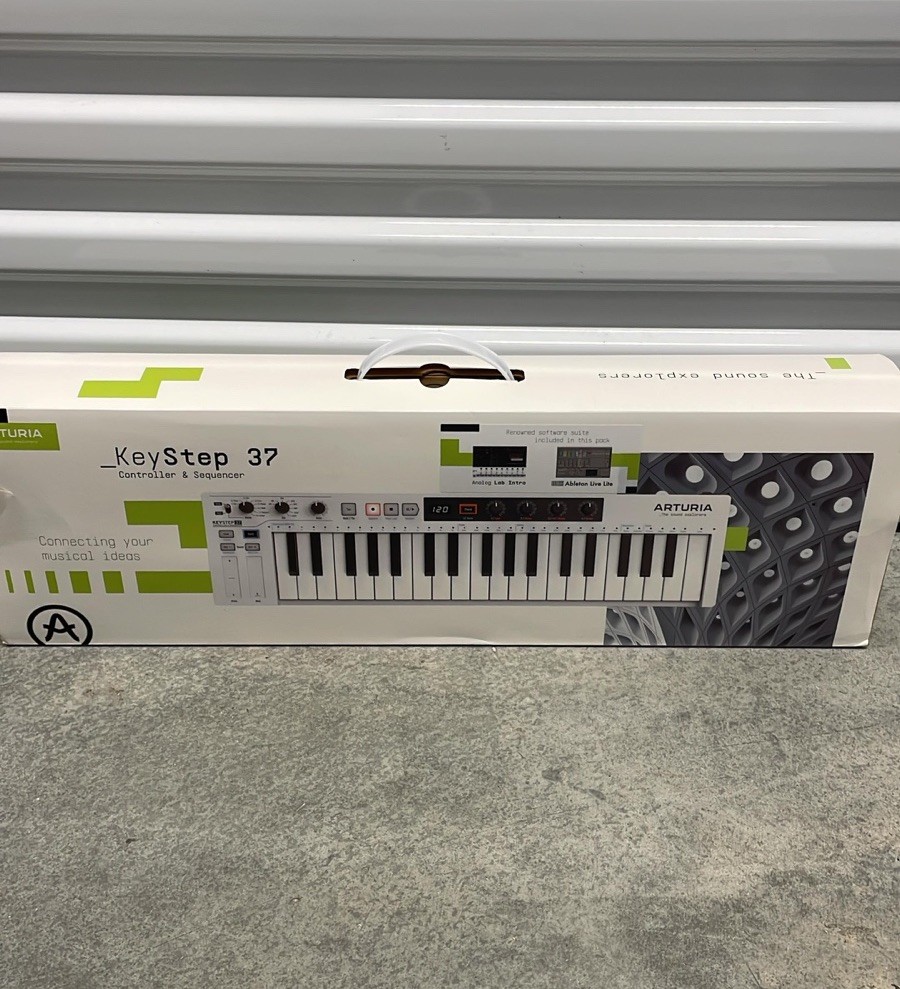 Arturia KeyStep 37 MIDI USB Keyboard Controller Sequencer 37-Key Excellent cond.