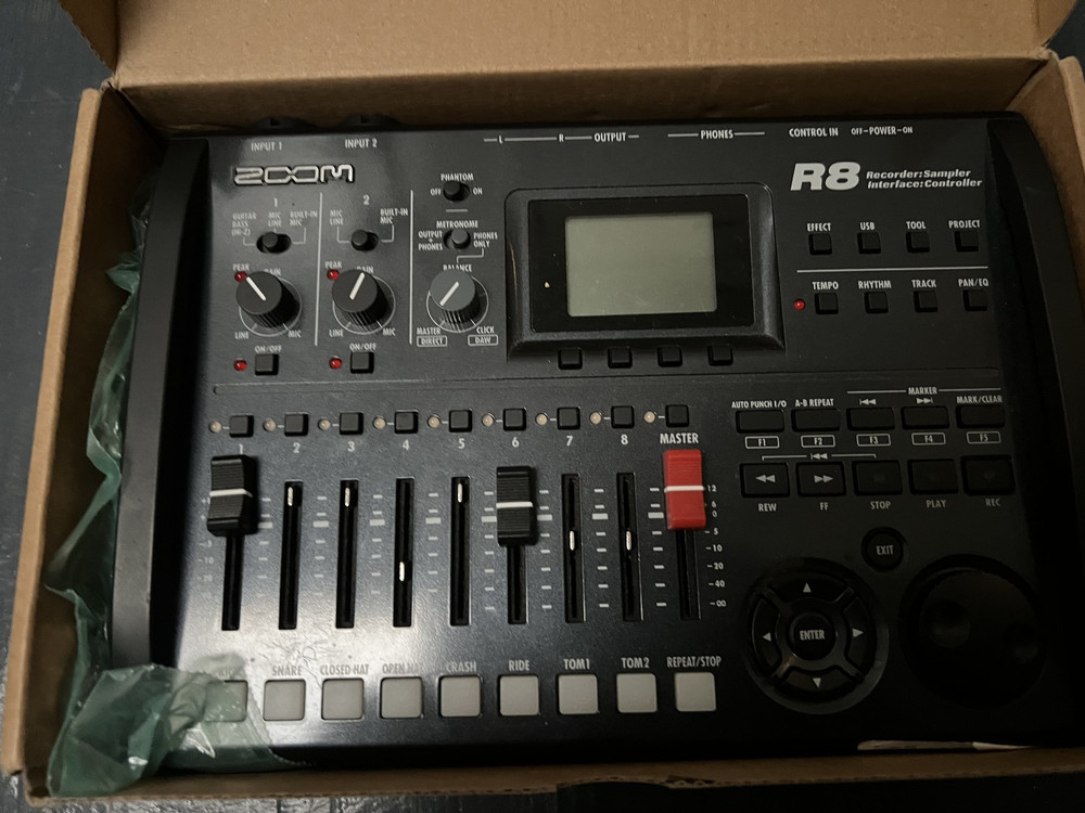 Zoom R8 Eight-Track Digital Recorder