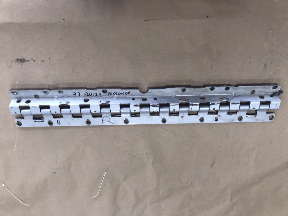 freightliner Fld112/120 Pass Side Door Hinge