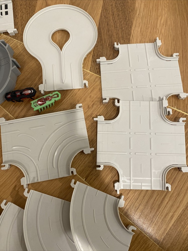 Hexbugs Huge Lot Platform and bugs tracks
