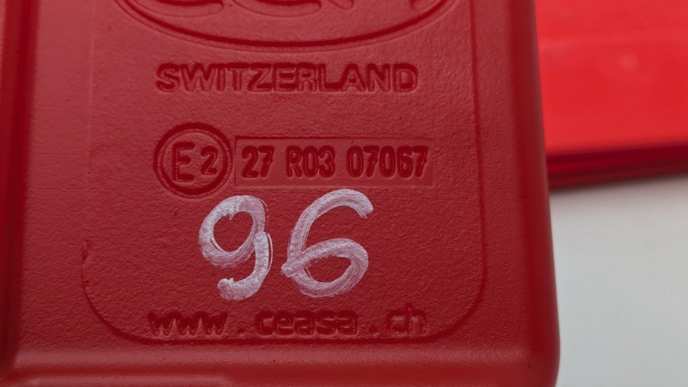 VOLVO XC60 MK1 EMERGENCY WARNING TRIANGLE 2014