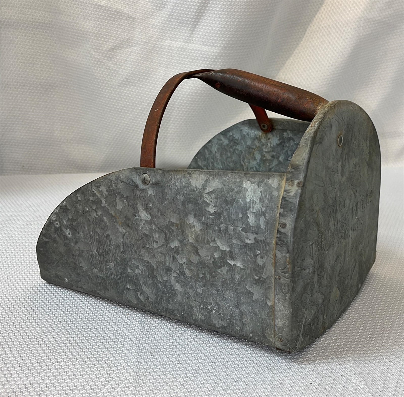 The Oakes Mfg. Co. Vintage Galvanized Metal Grain Feed Scoop 9 1/2” x 7 3/4” x 7