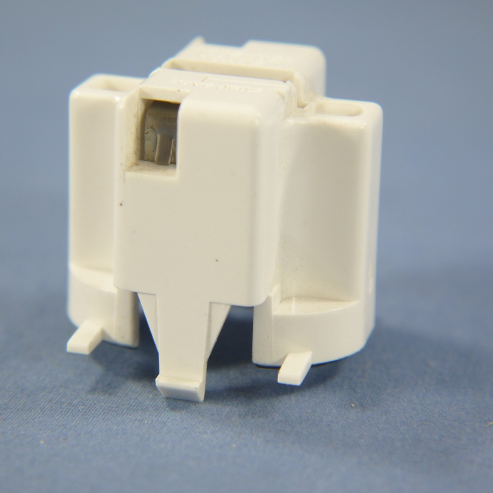 Leviton Compact Fluorescent Lamp Holder Light Socket Top Snap-In Bulk 26720-300