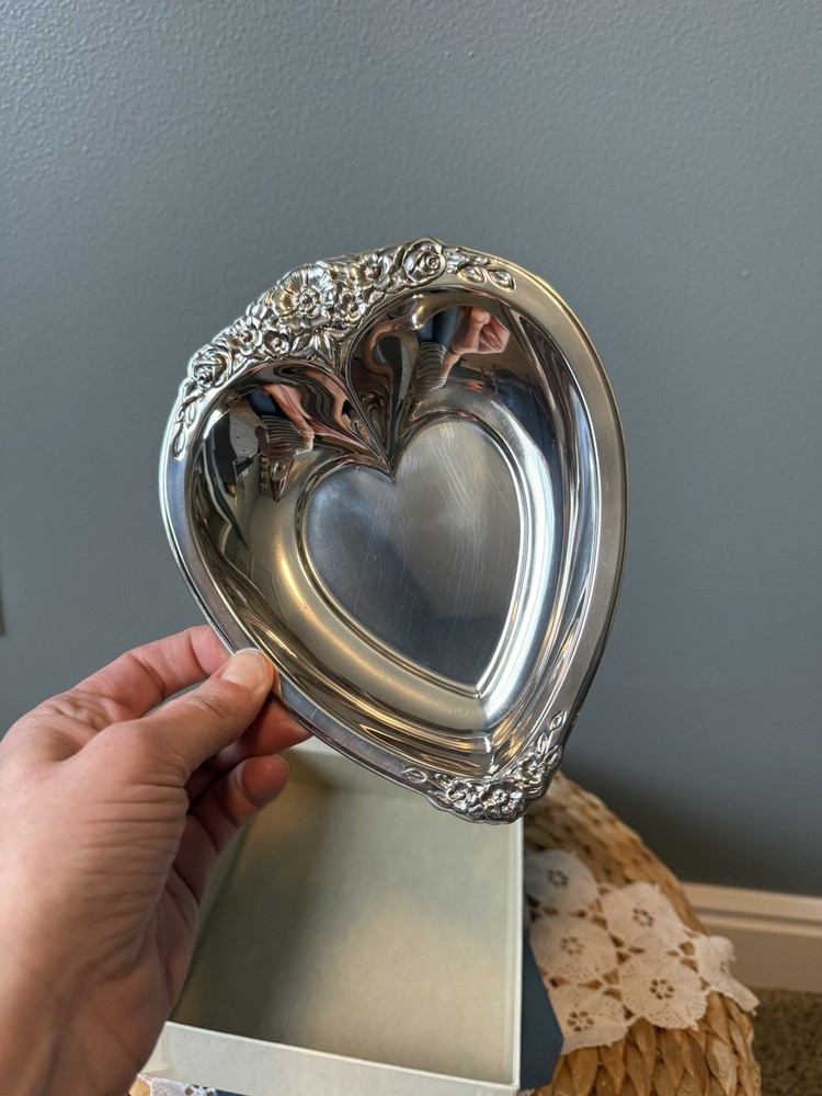 Vintage Wm Rogers Silverplate Heart Dish Floral Rim 7” Trinket Candy Dish w/ Box