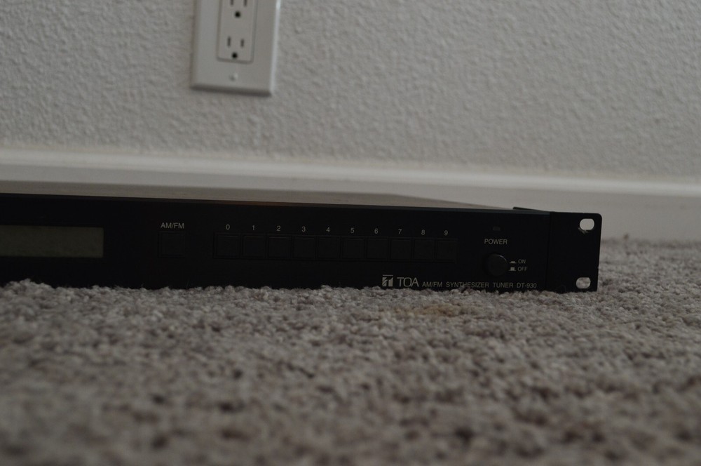 TOA Electronics - DT-930 - AM/FM STEREO TUNER 