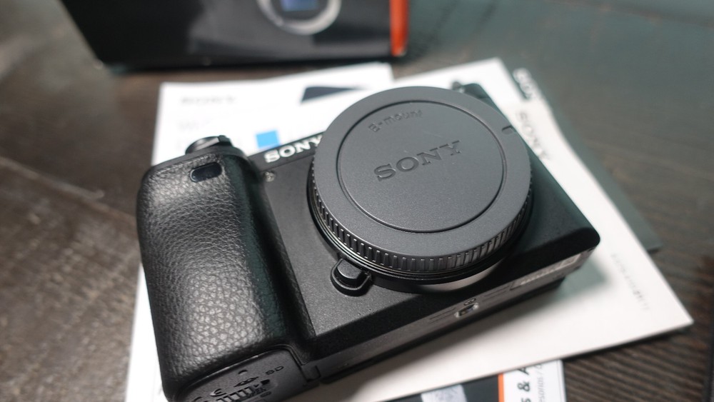 Sony a6300 Mirrorless Camera - Used (3475 shutter count) Needs sensor cleaned