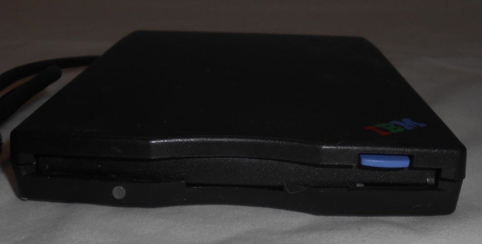 2004 IBM USB Portable Diskette Drive Floppy Disk 3.5” MPF82E