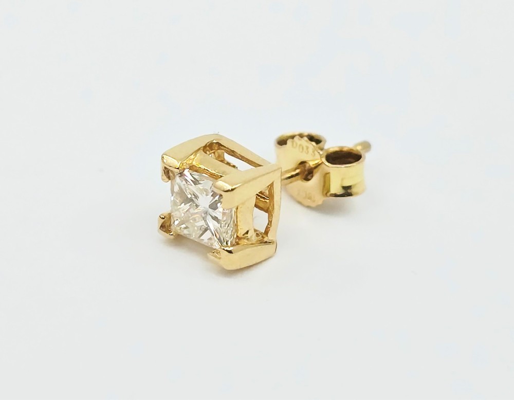 Beautiful 18K Solid Yellow Gold Single Princess Cut White Diamond Stud Earring
