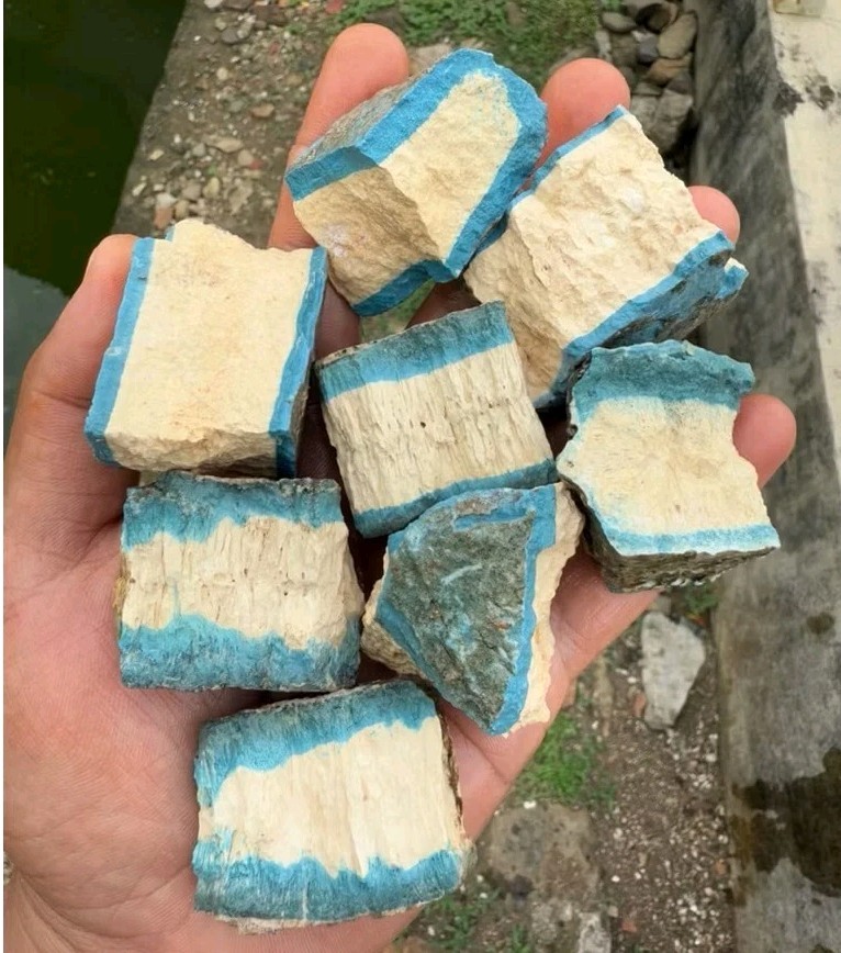 1 KG LOT NATURAL UNTREATED HIGH QUALITY ROUGH BLUE ICE GLACIERITE SPECIMEN
