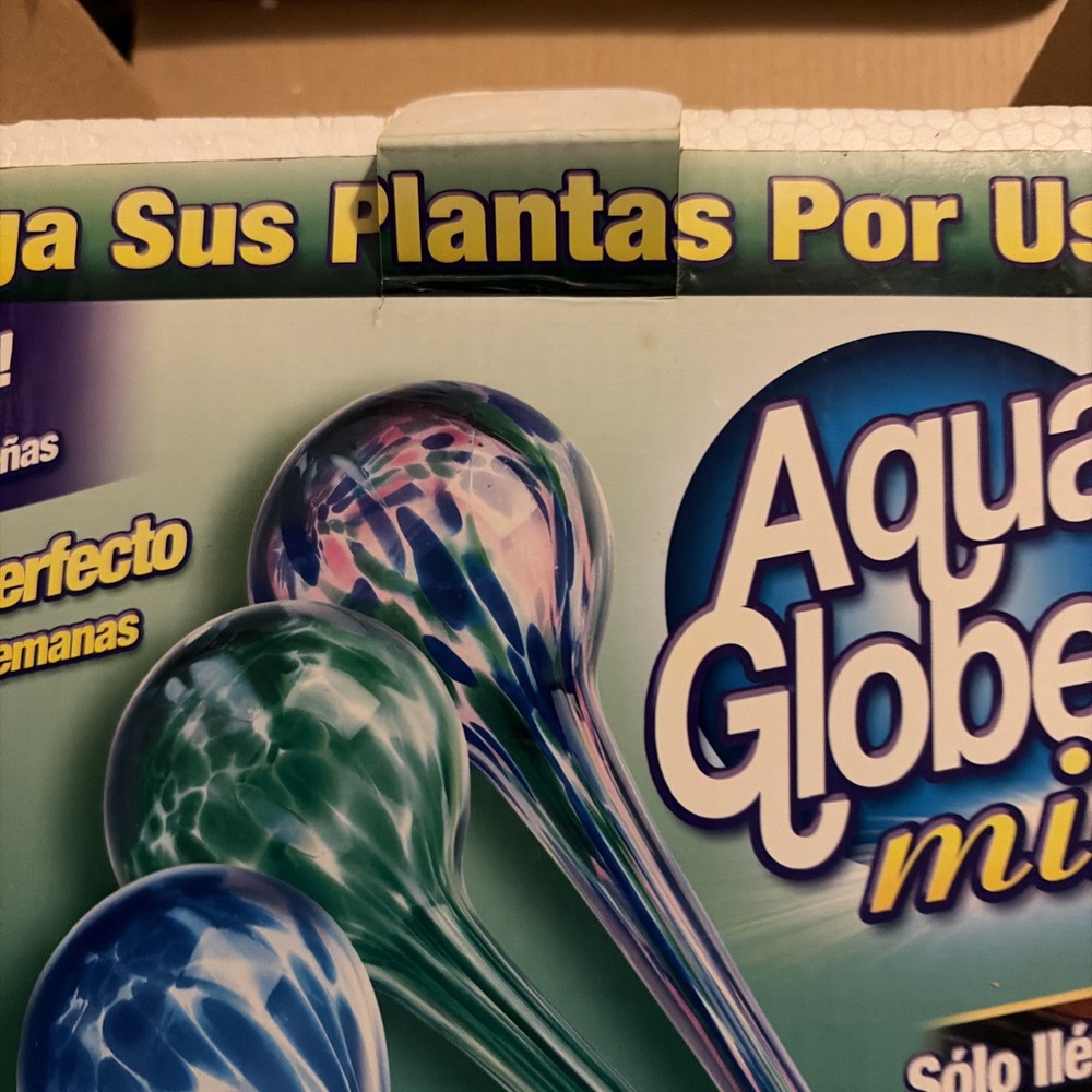 NEW IN THE BOX AQUA GLOBES 2 PACK