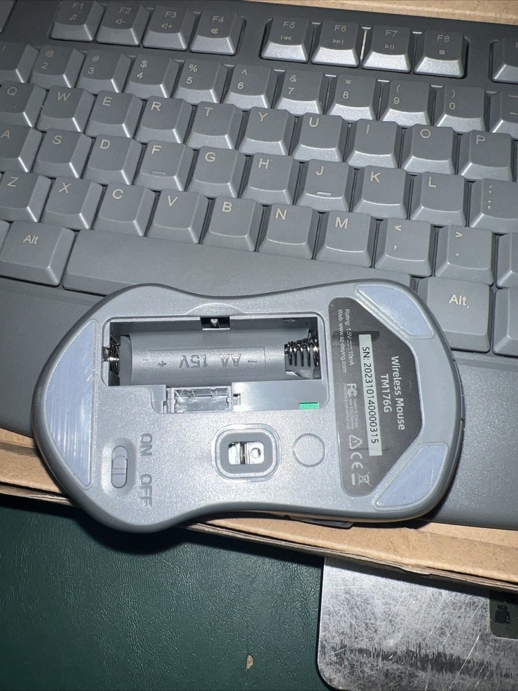 Amazon Basics NIOP Wireless Keyboard W/ Mouse, Full Size, US Layout