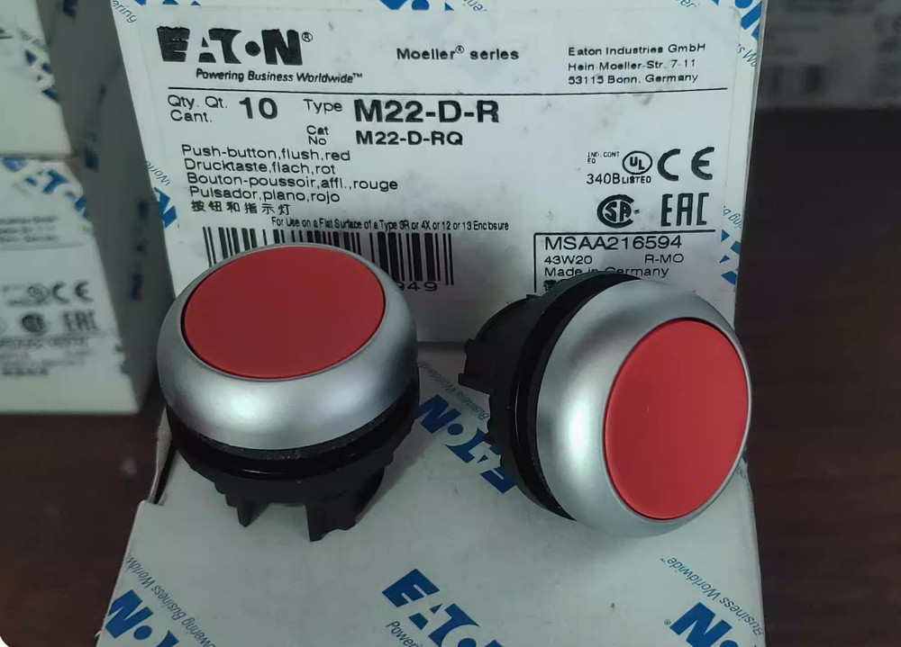 1PC NEW EATON Flat head button self-reset M22-D-R red #LL