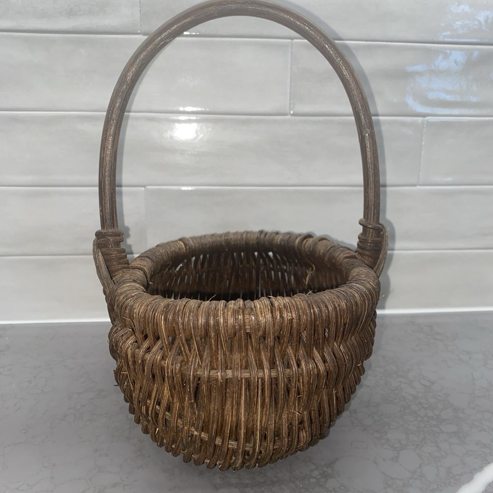 Buttocks basket handcrafted egg gathering herb harvest primitive